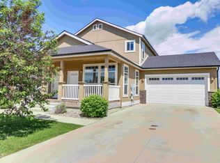 611 40th St E, Williston, ND 58801