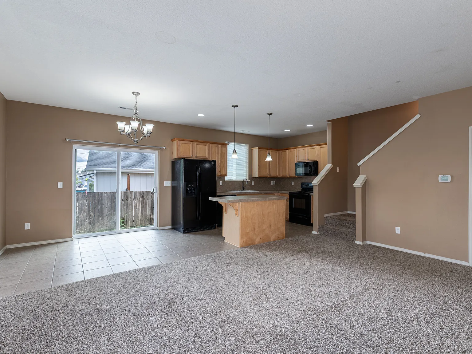 3 bed, 2.5 bath, 1660 sqft, $2,150 — Photo 2
