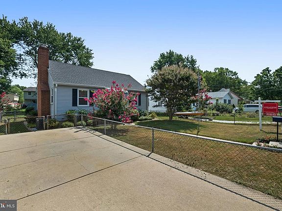 4th image of 204 Woods Dr