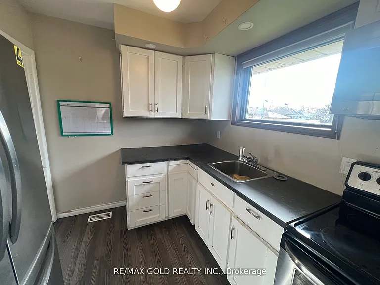979 Wellington St — Photo 10