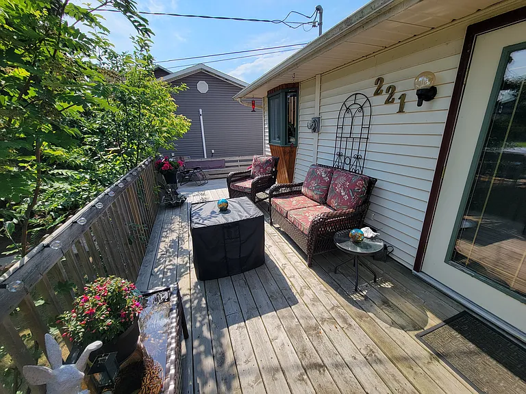 221 Birch Ave — Photo 6