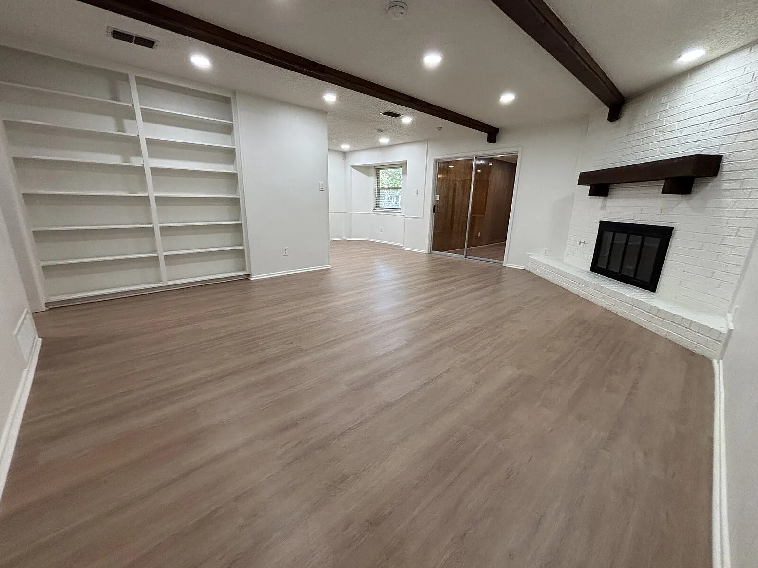4 bed, 2.0 bath, 2162 sqft, $2,000 — Photo 3