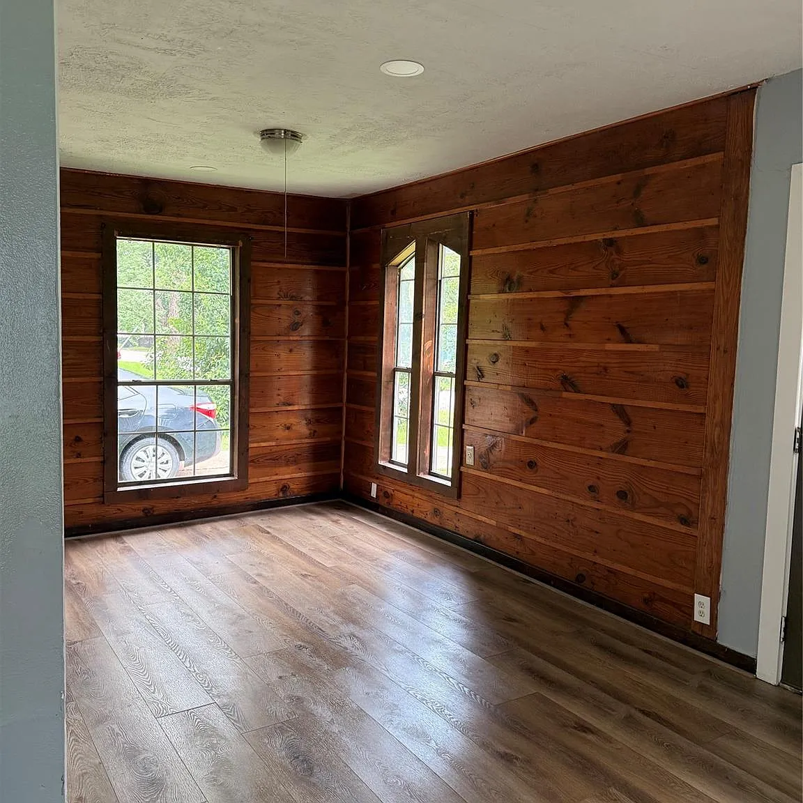 3 bed, 1.0 bath, 858 sqft, $1,350 — Photo 2