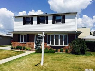 3547 Tuscala St, Seaford, NY 11783