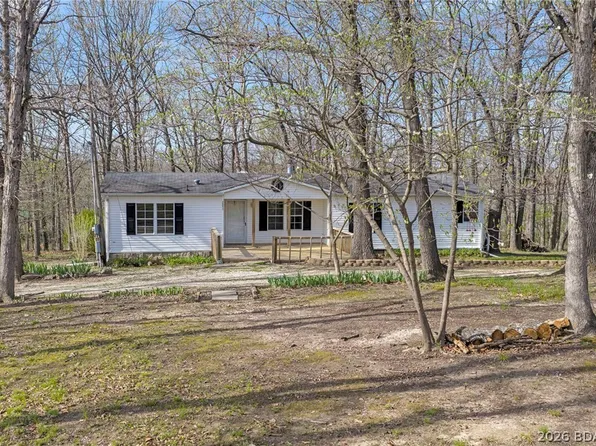 26877 Arrowhead Cove Dr, Rocky Mount, MO 65072