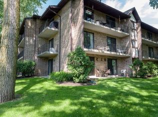 48 Harbor Ct APT 108, Naperville, IL 60565