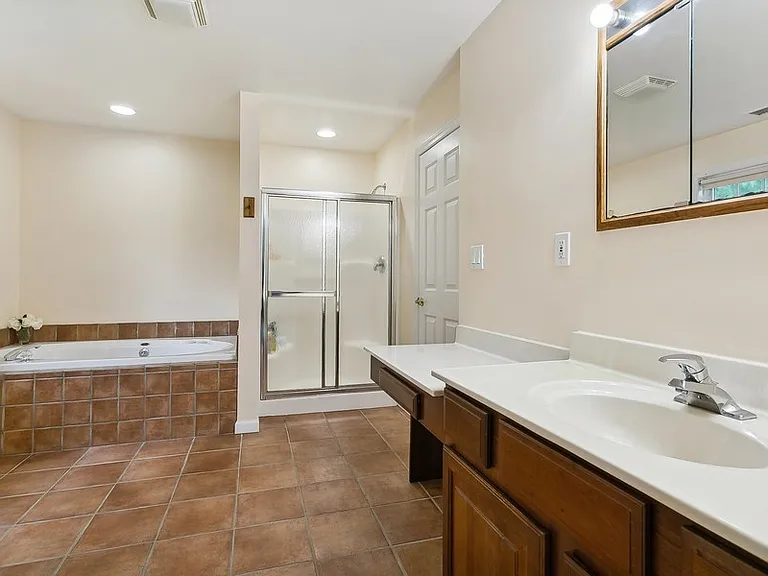 921 Shore Acres Dr — Photo 11