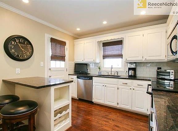 Renovated Eat-In Kitchen