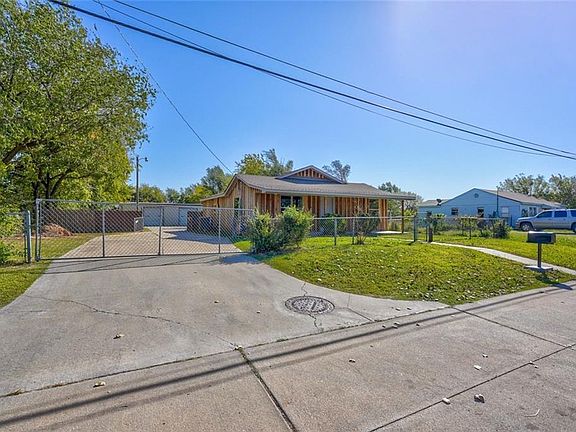 3rd image of 2828 Poplar Dr