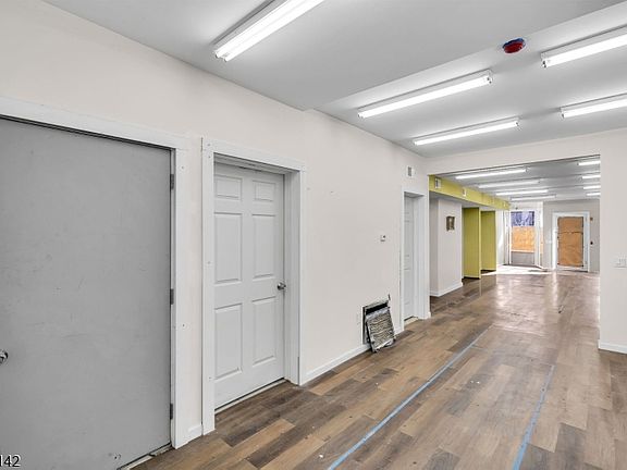 5th image of 647 Scotland Rd