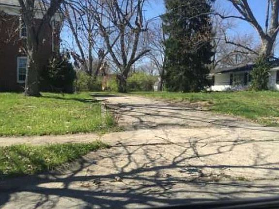 4th image of 1715 Parkhill Dr
