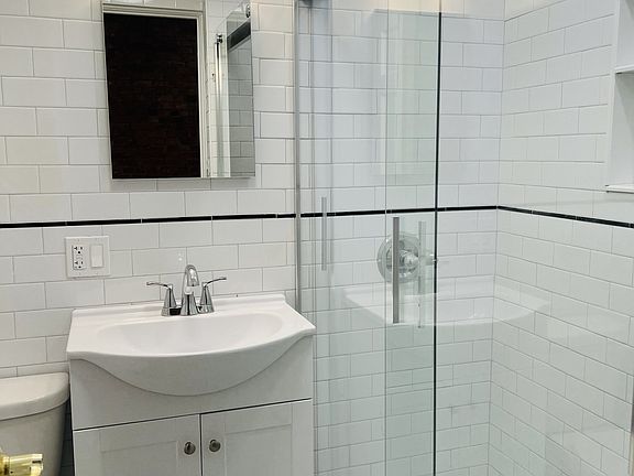 5th image of 375 Sackett St Floor 2