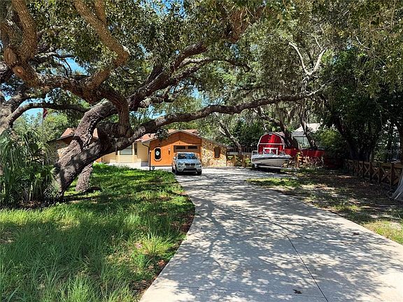 3rd image of 325 GULFPORT LANE