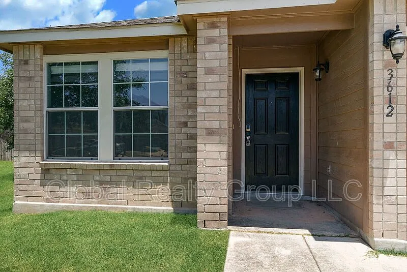 3 bed, 2.0 bath, $1,695 — Photo 4