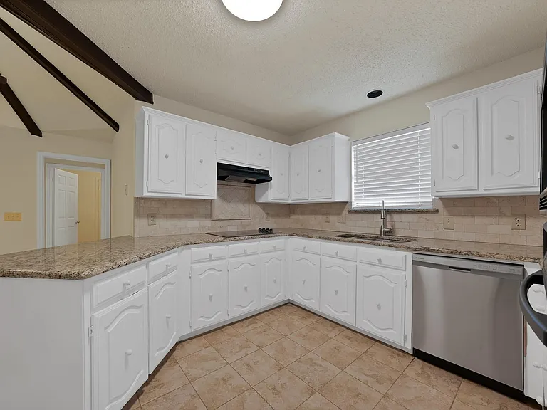 4316 Hartford Dr — Photo 22