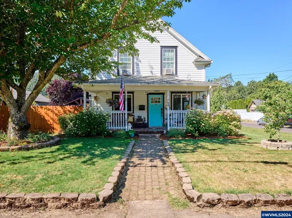 900 S Water St, Silverton, OR 97381