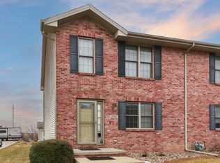 1702 Glenbridge Rd, Bloomington, IL 61704