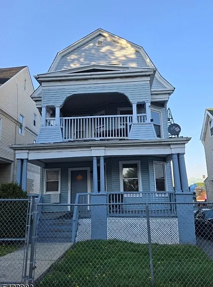 314 William St — Photo 1
