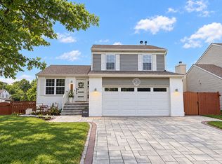1423 Pioneer Ct, Waukegan, IL 60085