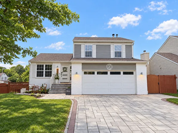 1423 Pioneer Ct, Waukegan, IL 60085