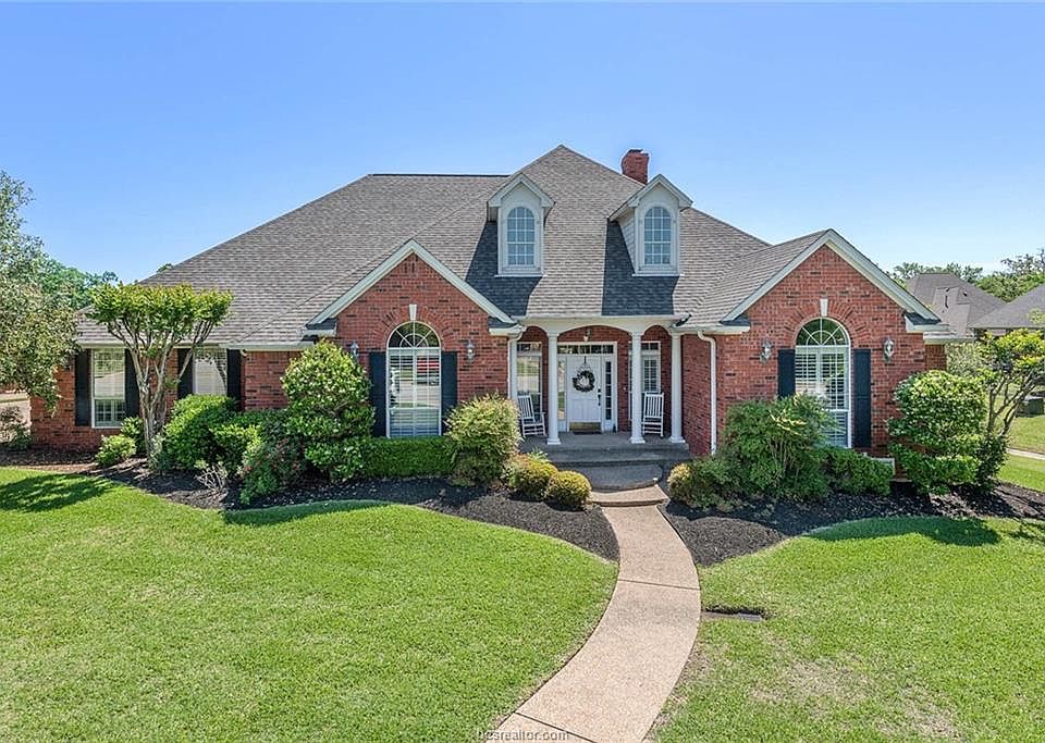 1st image of 900 Winged Foot Dr