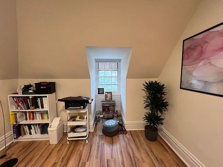 921 College St #2 — Photo 17