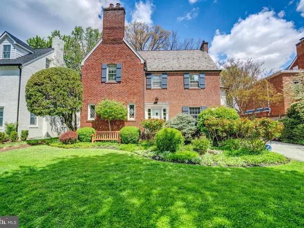 3929 Oliver St, Chevy Chase, MD 20815