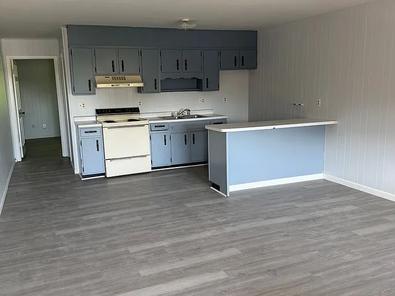 499 N Hawkins St — Photo 5