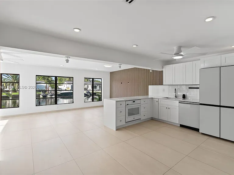 2706 Scott St — Photo 12