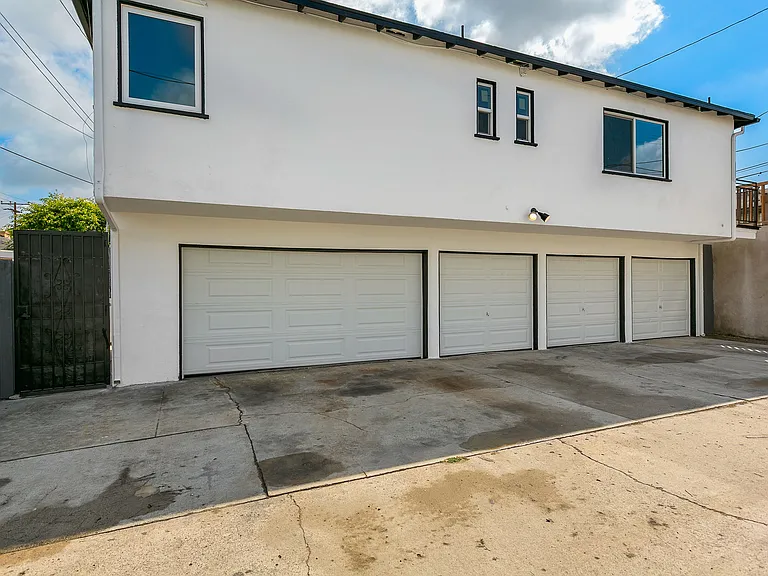 2075 Pine Ave #2075 — Photo 15