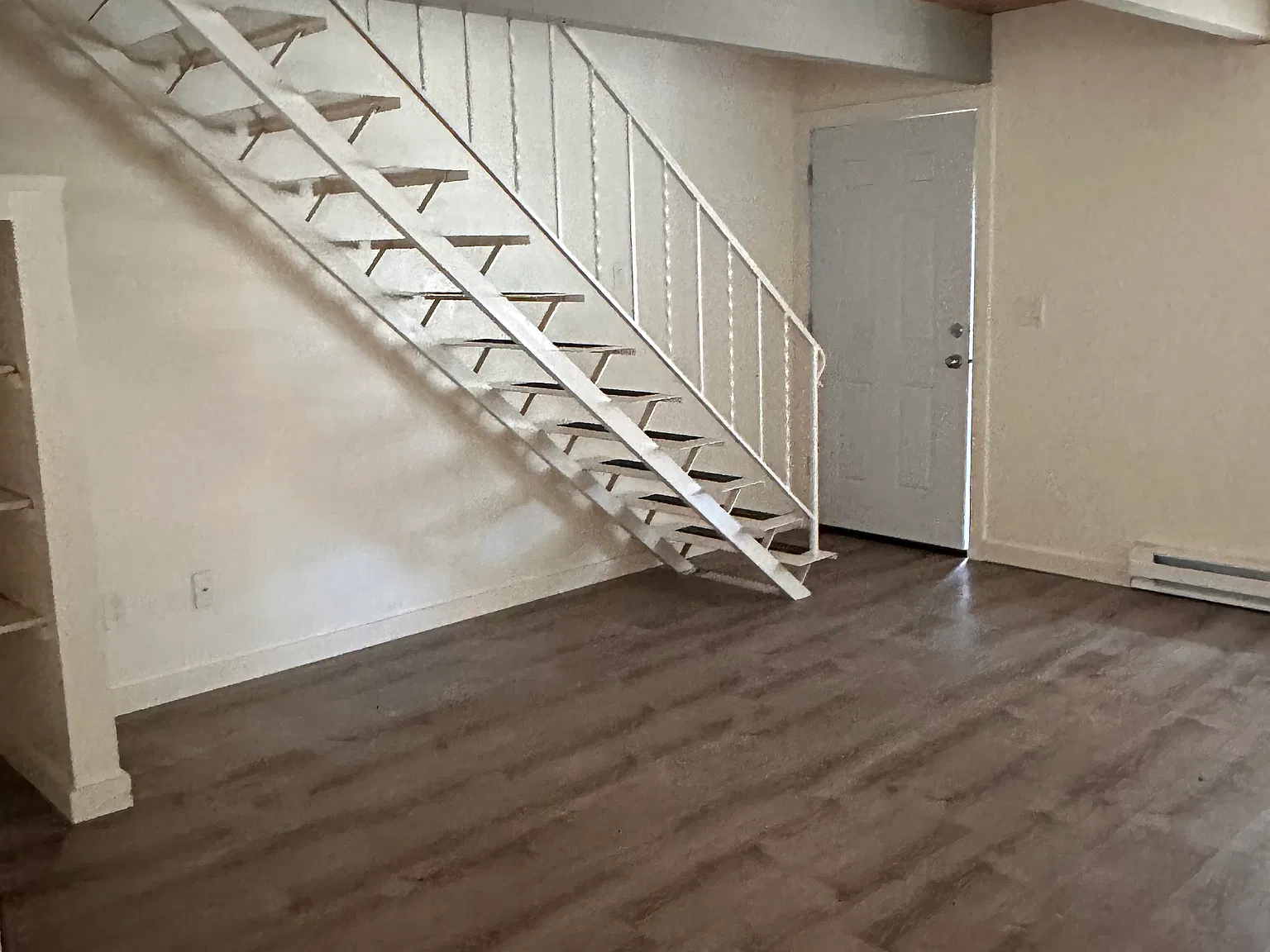 2 bed, 900 sqft, $1,300 — Photo 2