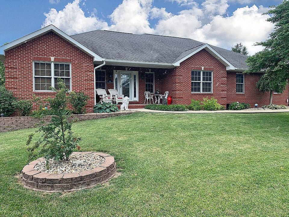 1st image of 302 E Meadow Brook Dr