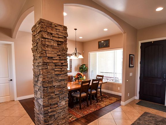 3rd image of 6455 Castle Rock Cir