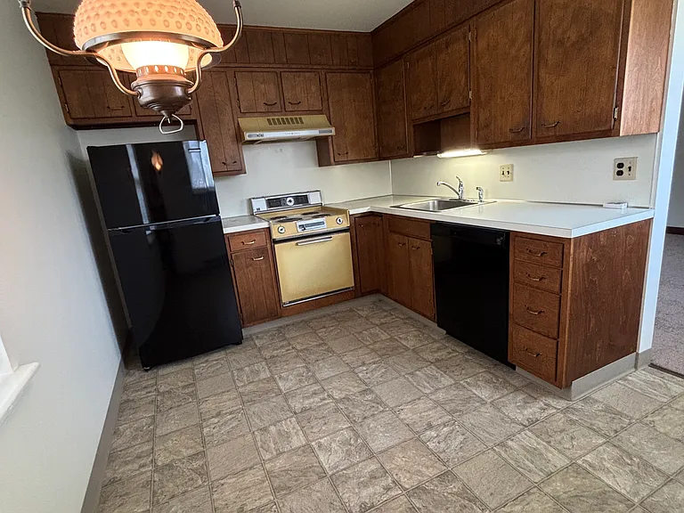 242 Broad St W — Photo 3