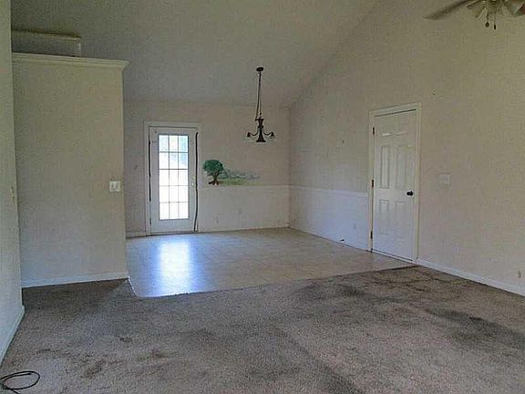 4th image of 12455 Oak Knoll Cir