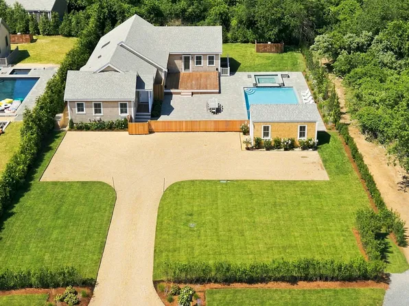 4 Bittersweet Ln, Nantucket, MA 02554