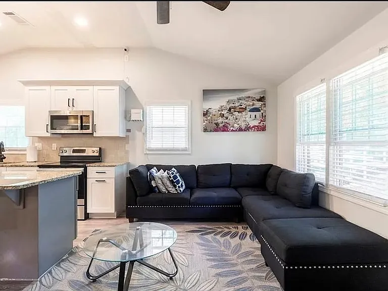 612 Cedar Ave NW #C — Photo 4
