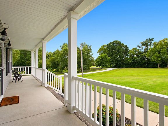 3rd image of 3816 Petty Ln