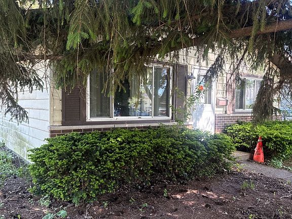 3rd image of 3437 Wallace Ave