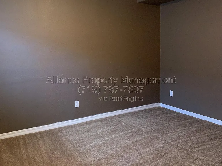 212 Oxbow Dr — Photo 34