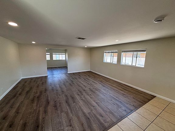 5th image of 238 S Gardenglen St