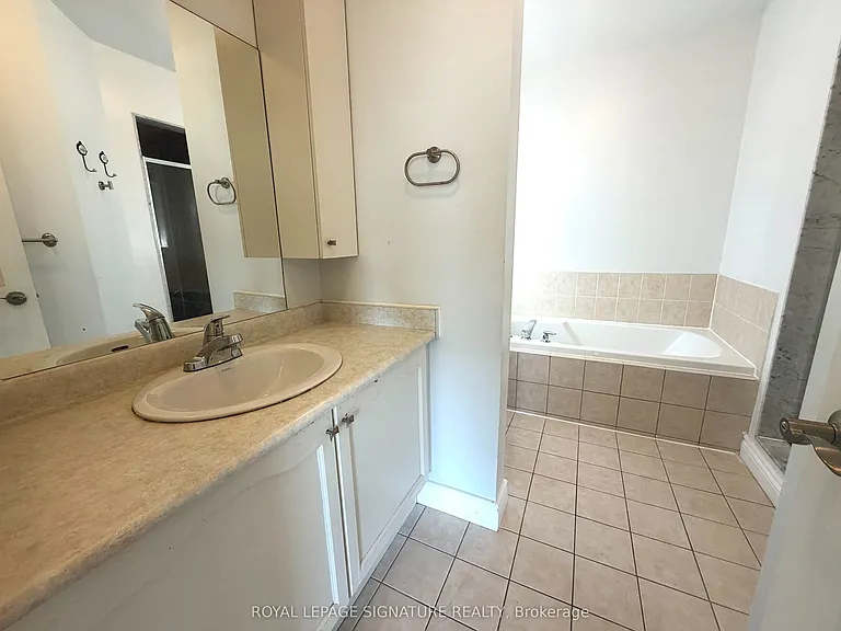 584 Shaftsbury St — Photo 16