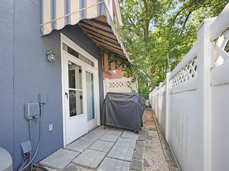 935 Hawthorne Bridge Ct — Photo 9
