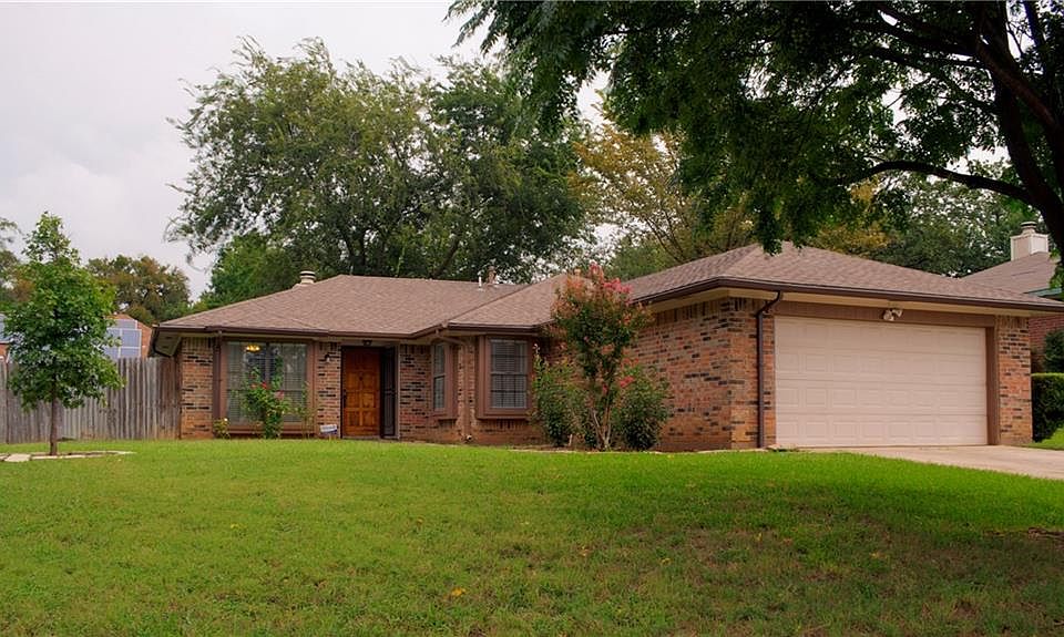 1st image of 301 Ascot Dr