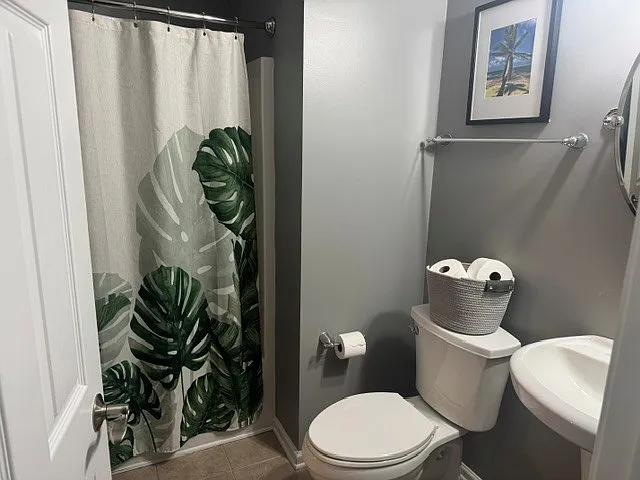 Main full Bathroom on the 1st floor.