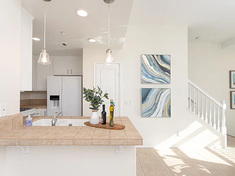 577 Almond Rd — Photo 10