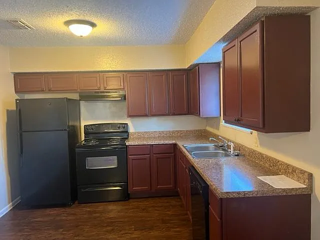 2 bed, 755 sqft, $895 — Photo 3