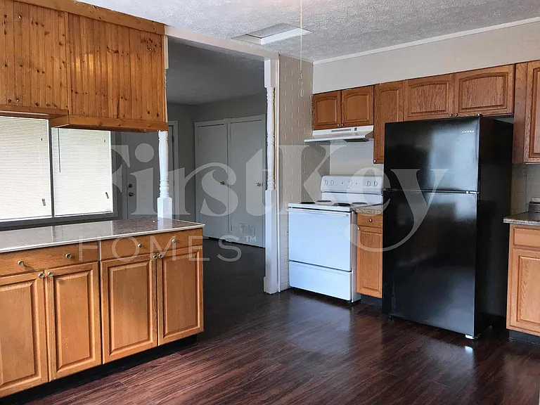 4113 Alberta St — Photo 3