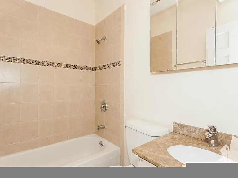 2322 N Southport Ave #G — Photo 7