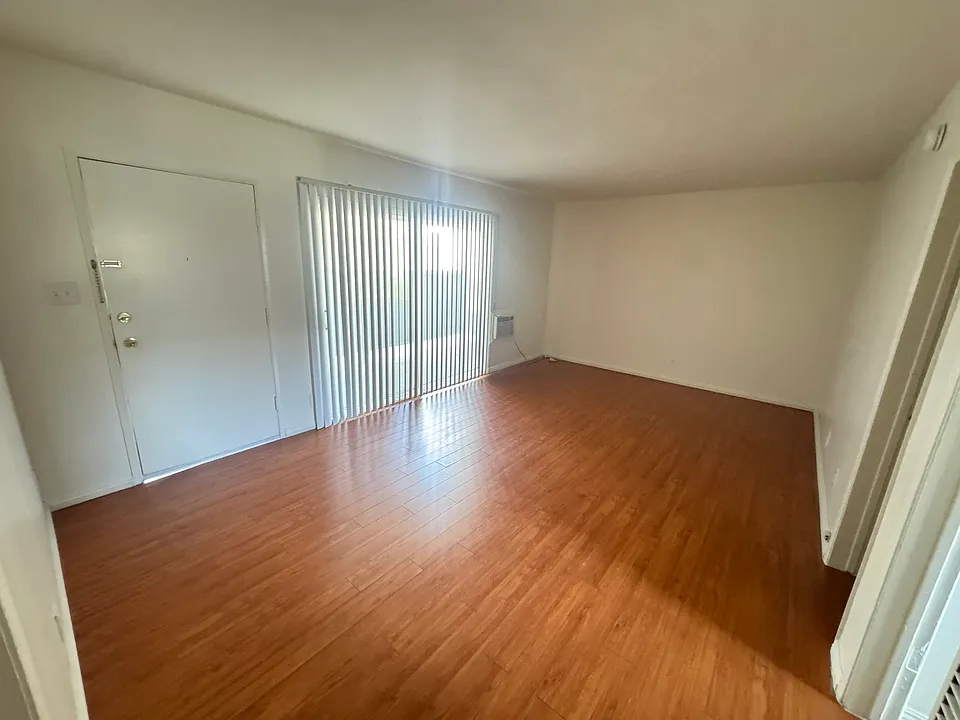 13507 Victory Blvd #5